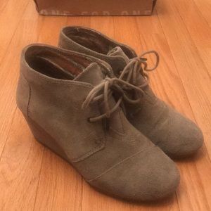 TOMS Desert Wedge, Size 6.5